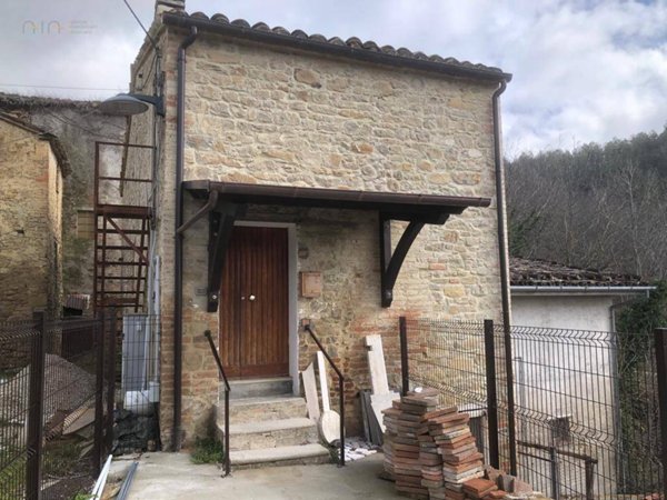 casa indipendente in vendita a Comunanza in zona Casale