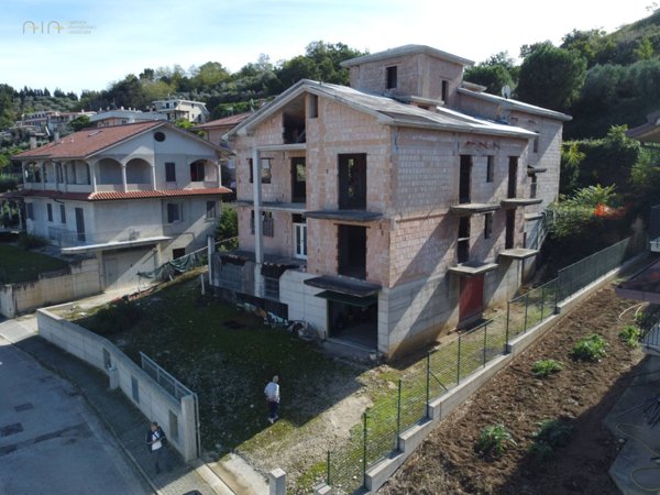 intera palazzina in vendita a Cupra Marittima