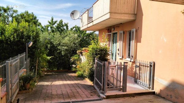esavano in vendita a Cupra Marittima