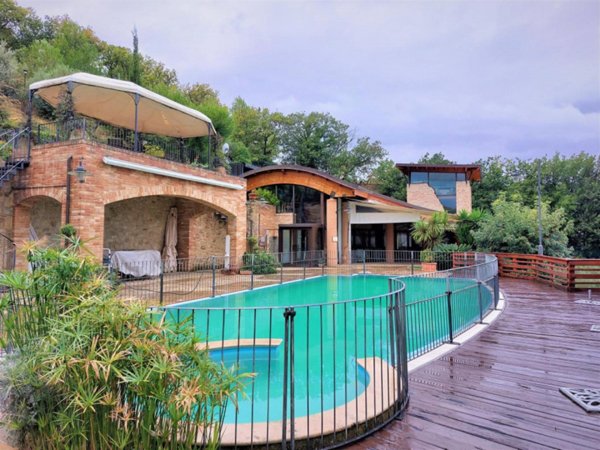 negozio in vendita a Cupra Marittima