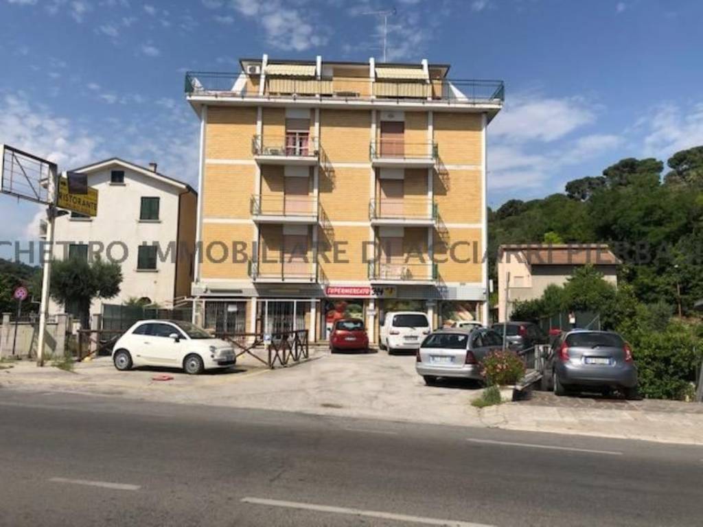 negozio in vendita a Cupra Marittima