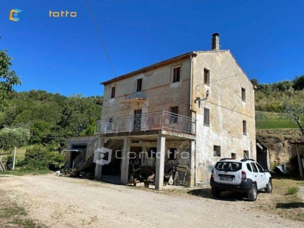 esavano in vendita a Cupra Marittima