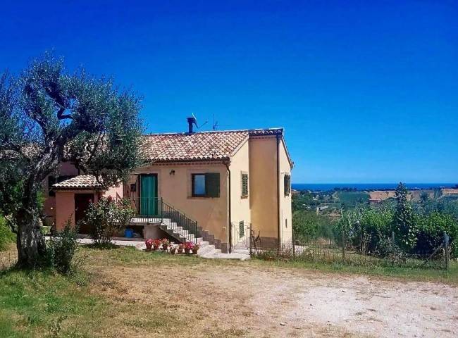 casa indipendente in vendita a Cupra Marittima