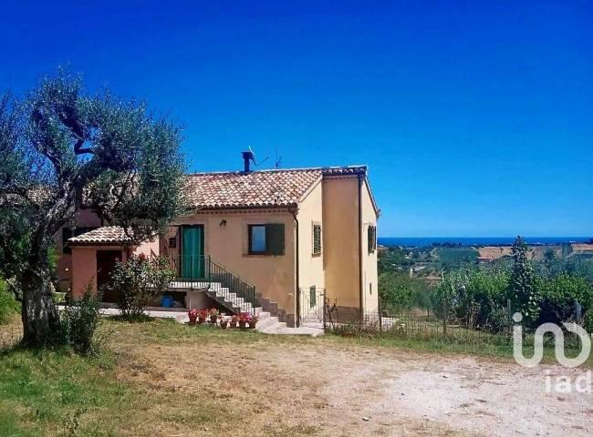 casa indipendente in vendita a Cupra Marittima