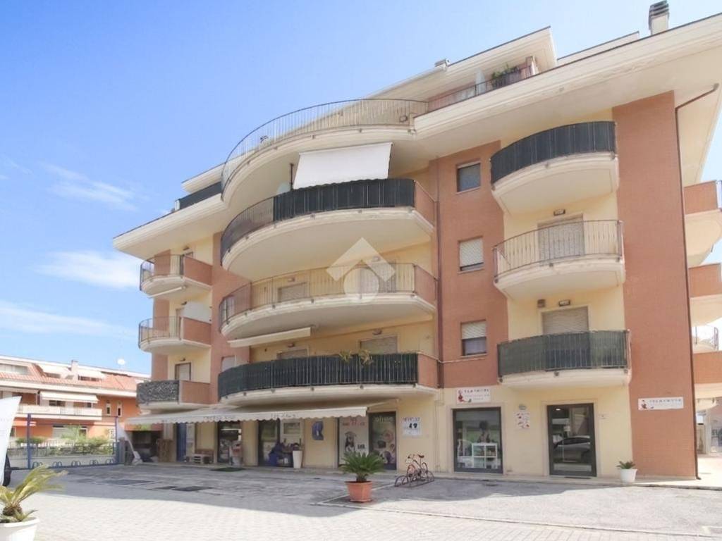 negozio in vendita a Cupra Marittima