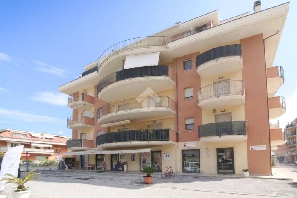 negozio in vendita a Cupra Marittima