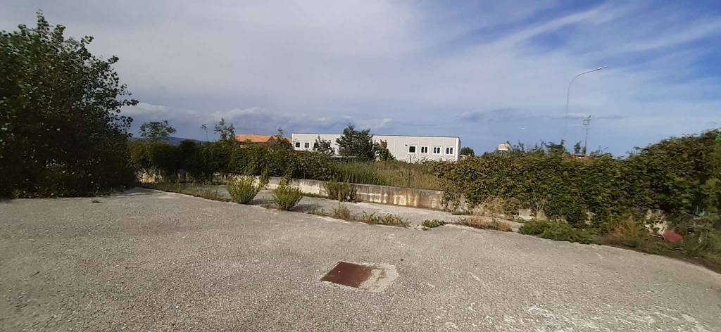 negozio in vendita a Folignano in zona Piane di Morro
