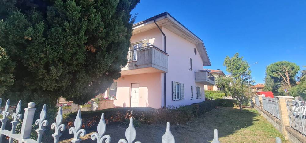 casa indipendente in vendita a Folignano in zona Piane di Morro