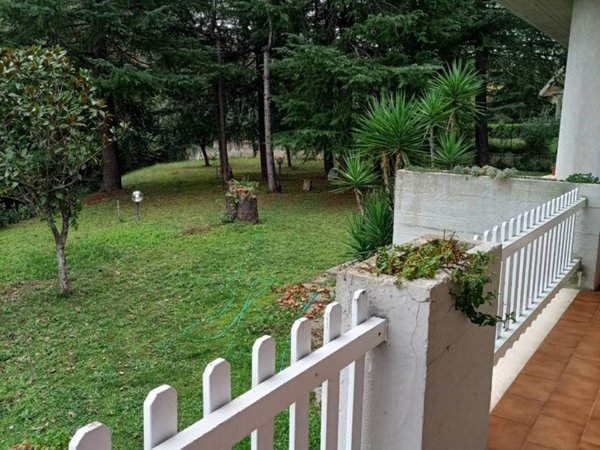 casa indipendente in vendita a Folignano