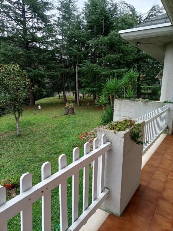 casa indipendente in vendita a Folignano