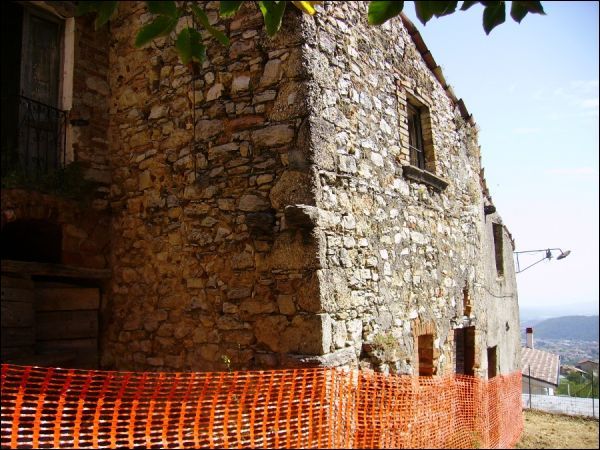 casa indipendente in vendita a Folignano