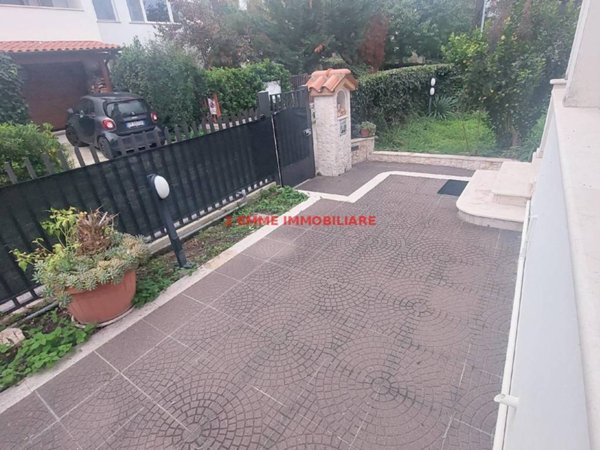 casa indipendente in vendita a Folignano