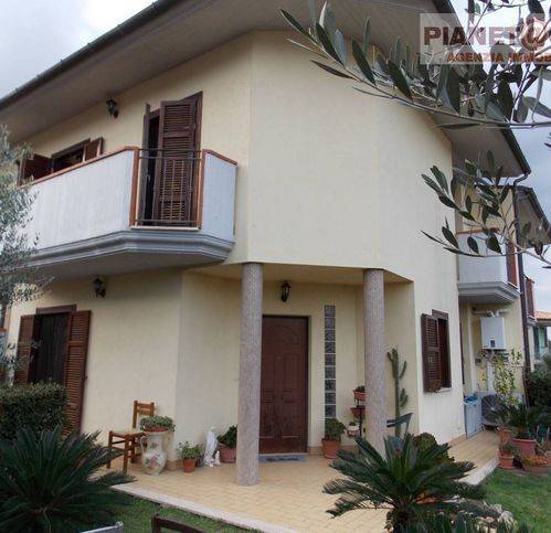 casa indipendente in vendita a Folignano in zona Piane di Morro