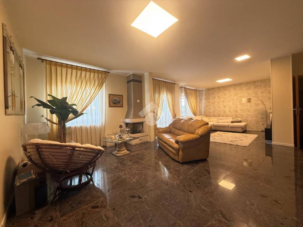 casa indipendente in vendita a Folignano in zona Piane di Morro