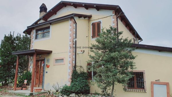 casa indipendente in vendita a Folignano in zona Piane di Morro