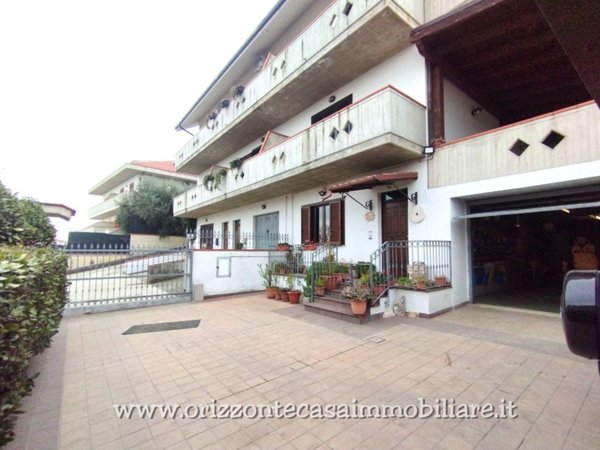 casa indipendente in vendita a Folignano in zona Piane di Morro