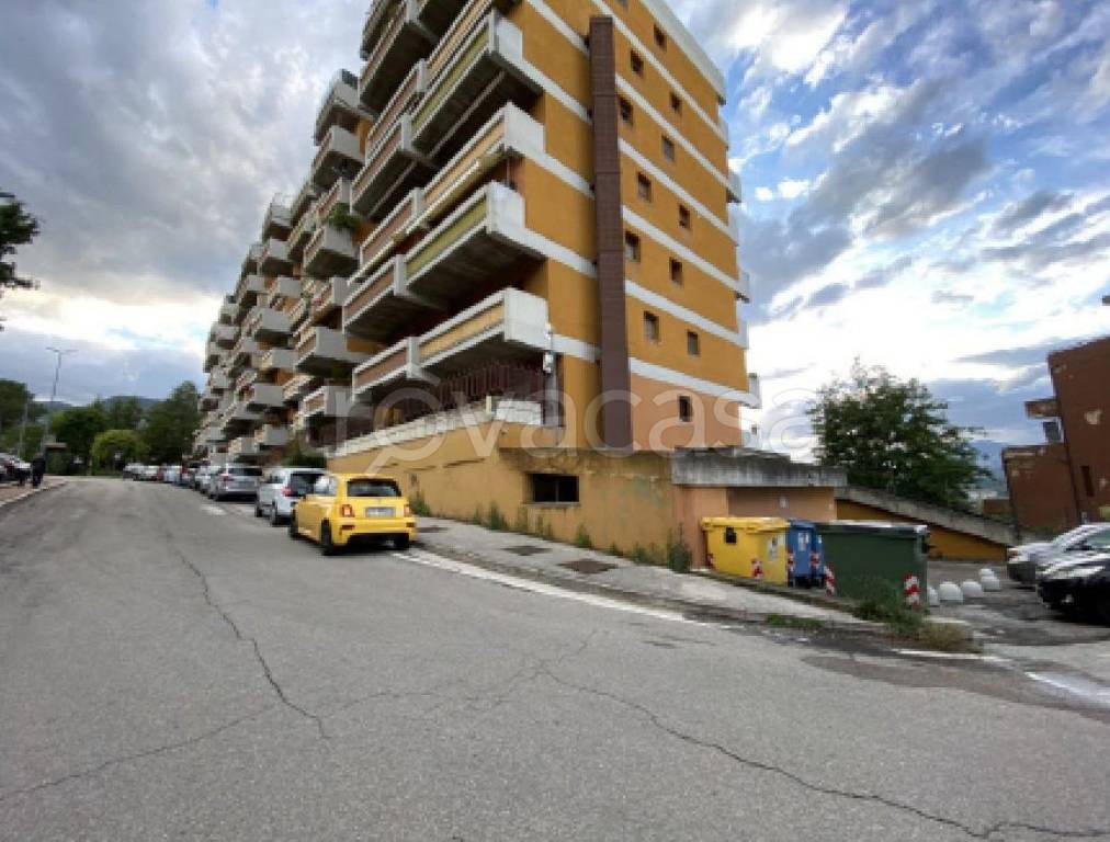 negozio in vendita a Folignano in zona Villa Pigna