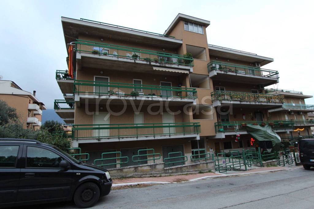 appartamento in vendita a Folignano in zona Villa Pigna