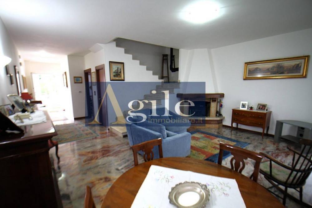 casa indipendente in vendita a Folignano in zona Villa Pigna