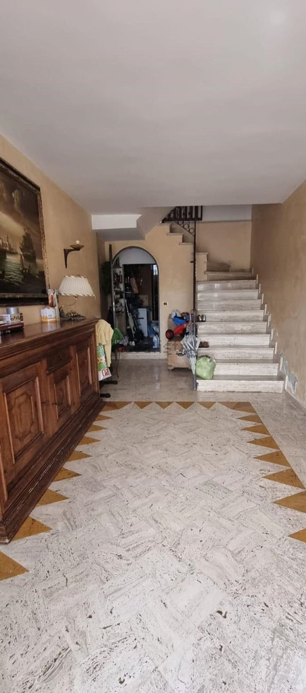 pentavano in vendita a Folignano