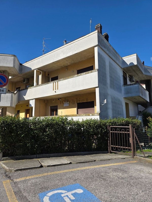 appartamento in vendita a Folignano in zona Villa Pigna