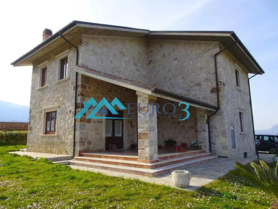 casa indipendente in vendita a Folignano