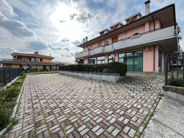 locale commerciale in vendita a Folignano in zona Piane di Morro