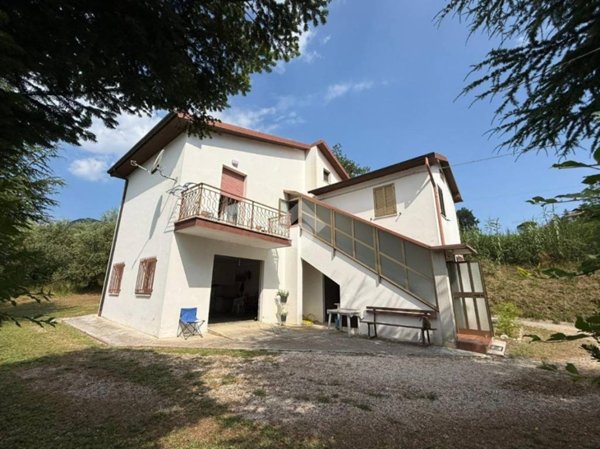 casa indipendente in vendita a Folignano