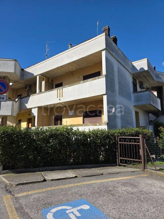 appartamento in vendita a Folignano in zona Villa Pigna