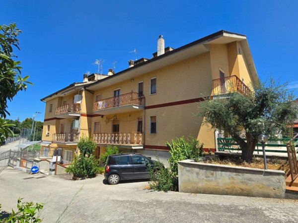 appartamento in vendita a Folignano in zona Piane di Morro