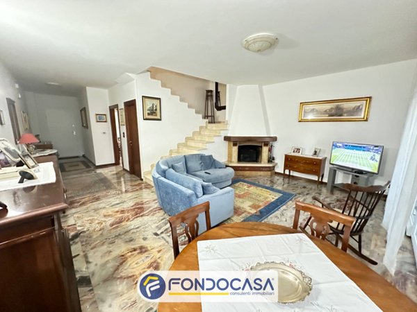casa indipendente in vendita a Folignano