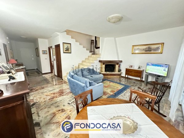 casa indipendente in vendita a Folignano