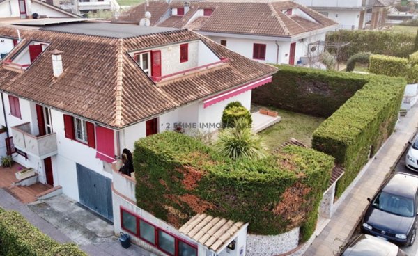 casa indipendente in vendita a Folignano in zona Piane di Morro