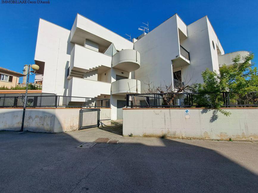 appartamento in vendita a Folignano in zona Villa Pigna