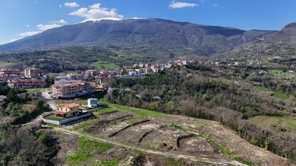 quadrivano in vendita a Folignano