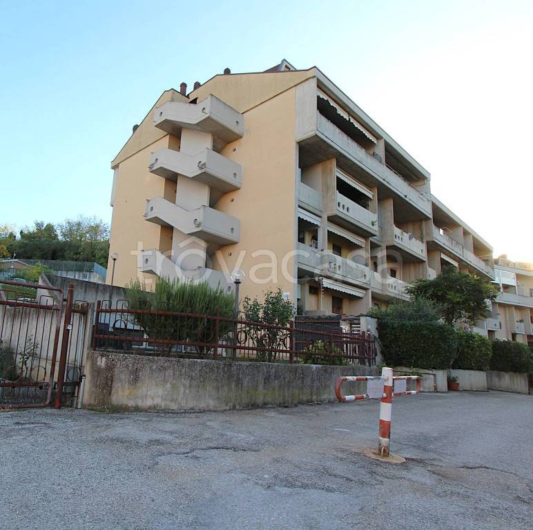 appartamento in vendita a Folignano in zona Villa Pigna