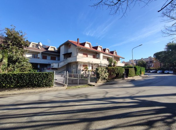 appartamento in vendita a Folignano in zona Villa Pigna