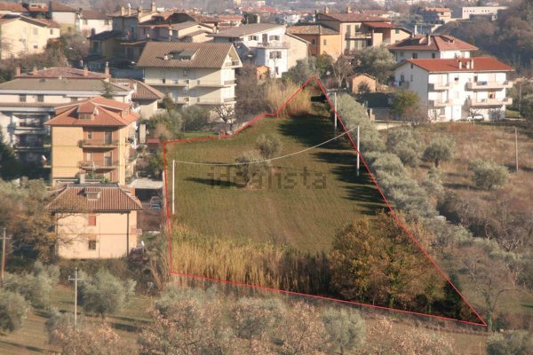 terreno edificabile in vendita a Folignano