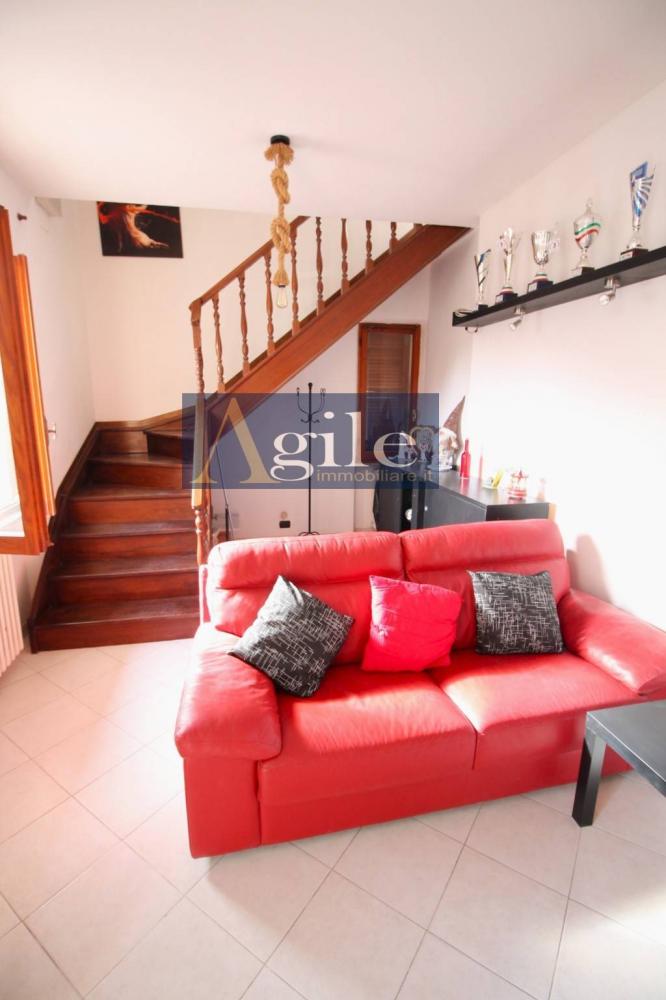 casa indipendente in vendita a Folignano in zona San Benedetto