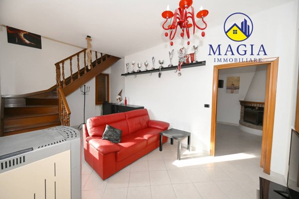 casa indipendente in vendita a Folignano