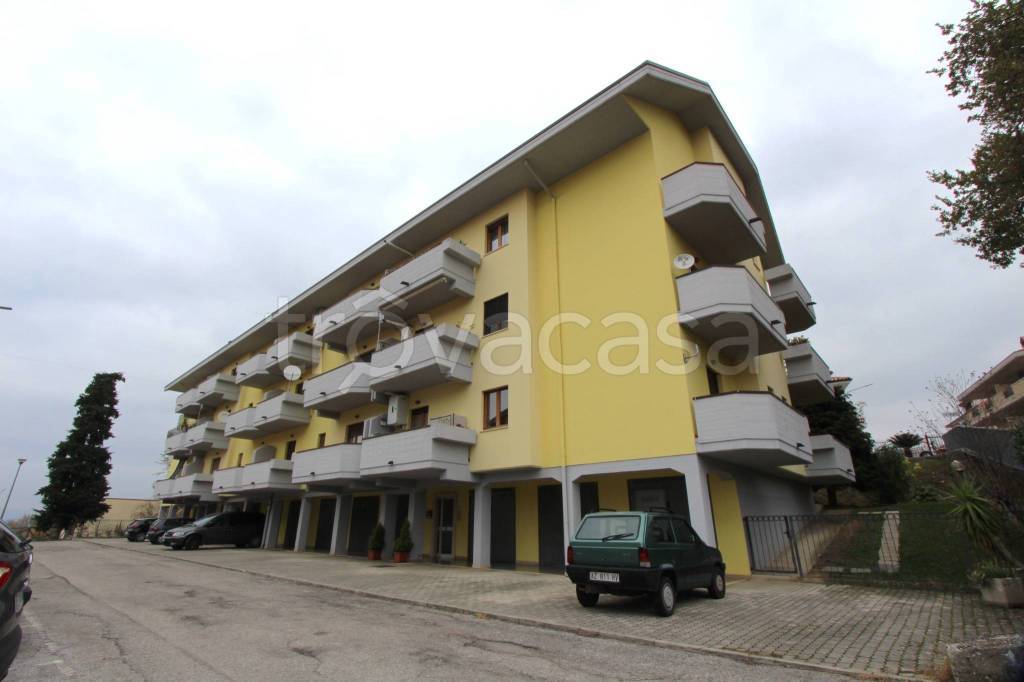 appartamento in vendita a Folignano in zona Piane di Morro