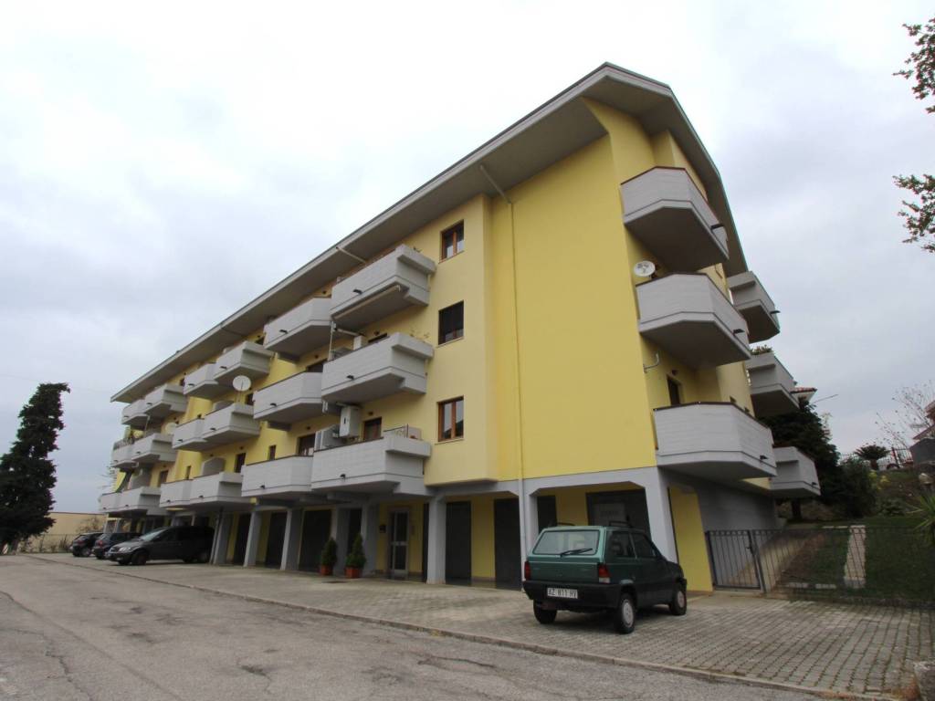 appartamento in vendita a Folignano in zona Piane di Morro