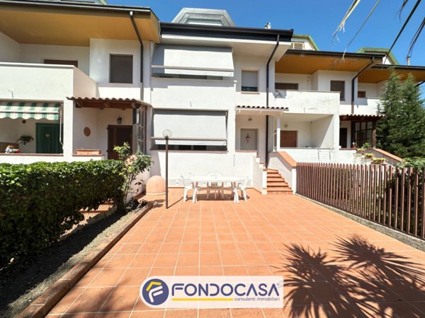 casa indipendente in vendita a Folignano