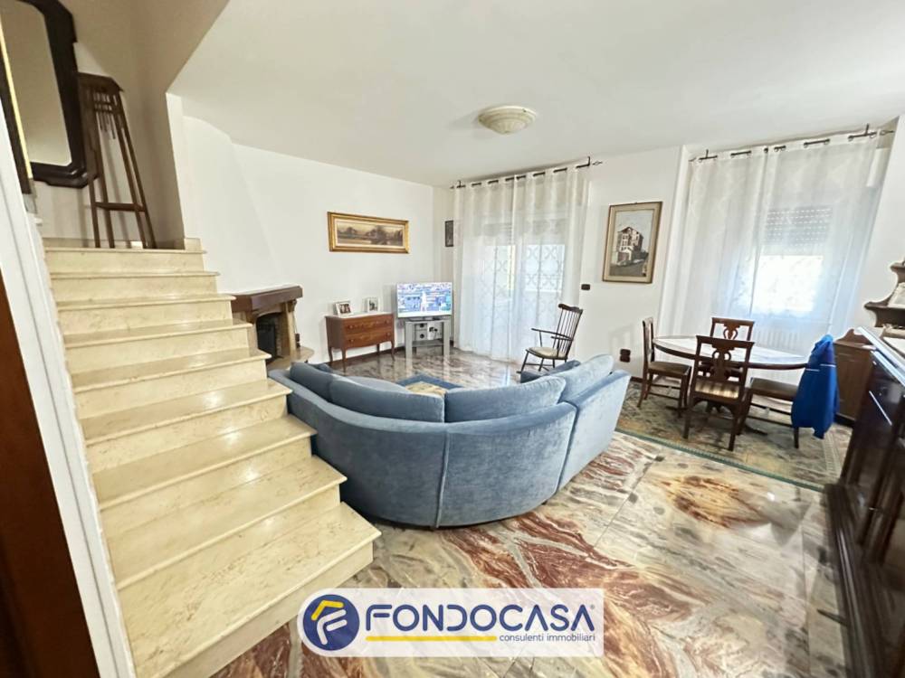 casa indipendente in vendita a Folignano