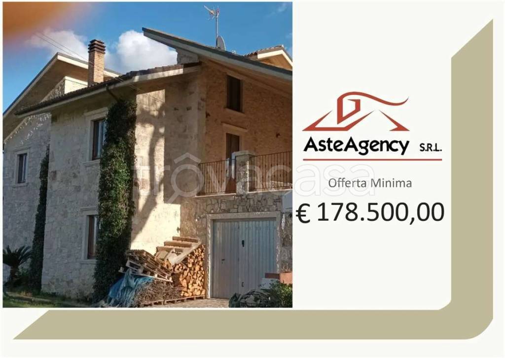 casa indipendente in vendita a Folignano