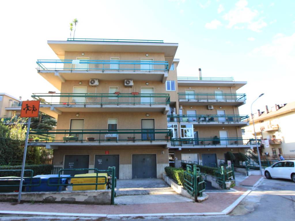 appartamento in vendita a Folignano in zona Villa Pigna