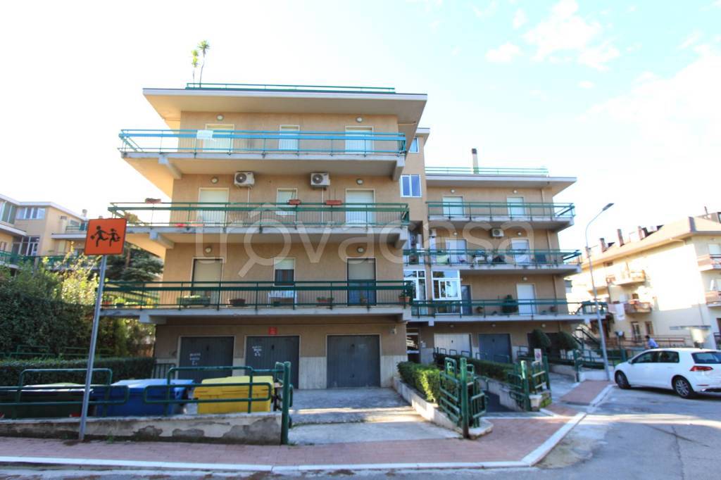 appartamento in vendita a Folignano in zona Villa Pigna