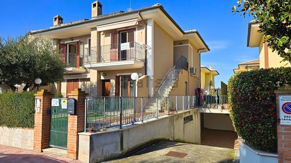 appartamento in vendita a Folignano in zona Piane di Morro