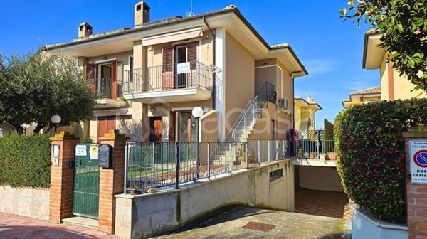 appartamento in vendita a Folignano in zona Piane di Morro
