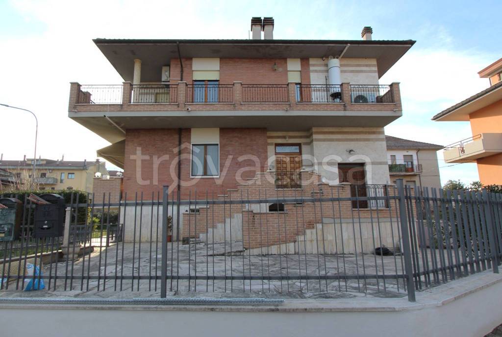 appartamento in vendita a Folignano in zona Piane di Morro